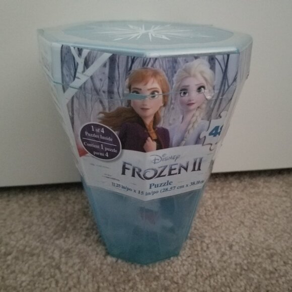 Disney Frozen 2 Surprise Puzzle -48 Piece in Plastic Gem-Shaped Storage Case - Picture 1 of 7